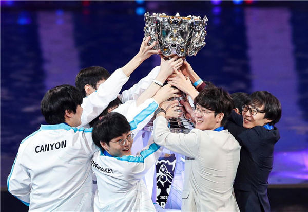 【视频】7月4日LPL夏季赛战果：EDG连胜遭终结，RNG再度落败